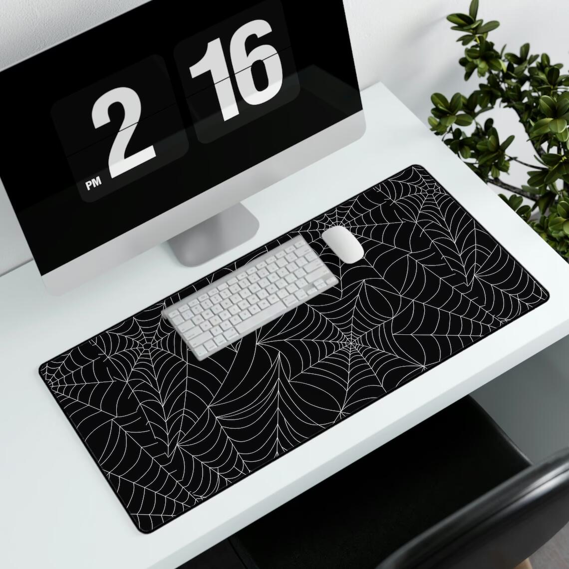 Long Cute Desk Mat Home Decor  - Retro Gaming Art avaliação e preço